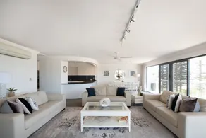 Manly Surfside Apartments Bella Vista - Image 5