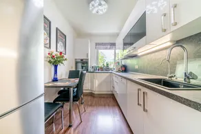 ID 6869 | Private Apartment - Image 5