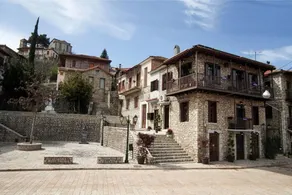Antique Red Luxury Suite 75 sqm - Image 5