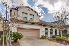 Spacious & Scenic 4br W/ Deskspace In Hayward 4 Bedroom Home by Redawning - Image 5