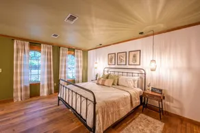 Rose Lane Cottage Studio With Game Room and Private Hot Tub by Redawning - Image 2