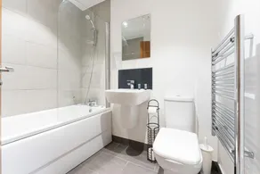 Contemporary 1 Bedroom Apartment - Amazing Location With Free Parking on Site - Image 5