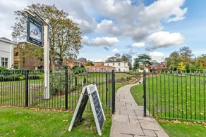 Unique Chester Racecourse Apartment - Image 4