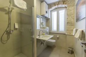 Tifani Luxury Rooms - Image 2