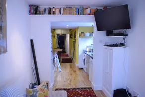 Spacious 1 Bedroom Apartment With Garden - Image 4