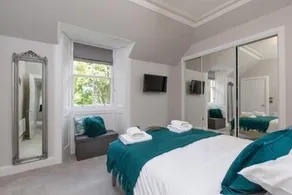 City Centre Main Door Apartment on the Beautiful Park - Image 3