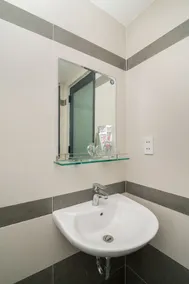 Tam Quy Hotel by OYO Rooms - Image 5
