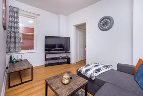Cozy Warm - 2BR Apt With King Bed - Steps From Byward Market - Image 2