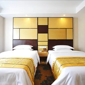 Huamao Hotel (Guiyang Fountain Pool Metro Station Branch) - Image 5