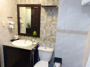 Venezia Suites Hotel - Image 3