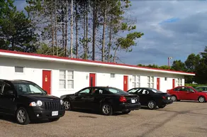 Pine Tree Motel - Image 4