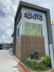 Hotel Solara Hobby Airport - Image 5