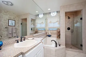 1121 Oceanside - 4 Br Home - Image 2