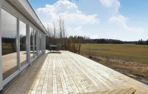 Amazing Home in Säffle With Wifi, Private Swimming Pool and 5 Bedrooms - Image 3