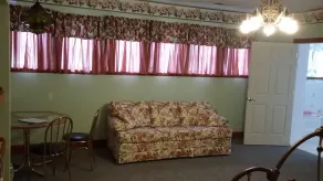 Chestnut Charm Bed & Breakfast - Image 4