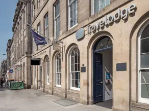 Travelodge Edinburgh Central Waterloo Place - Image 1