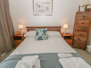 Host & Stay - The Beach - Image 4
