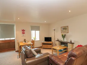 Ivy Cottage - Image 2