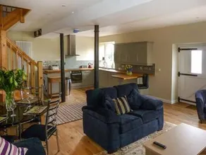 Barn End - Image 4
