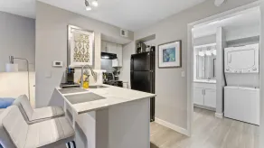 Efficiency Studio Close to Downtown and Domain - Image 4