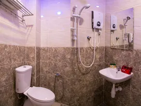 OYO 176 Hotel Q Inn - Image 3