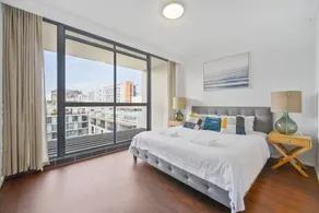 HomeHotel Stylish 3 Bed Clean & Comfort - Image 2