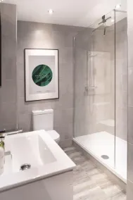 Luxury Apartment In The Heart of Leicester With Parking - Image 2