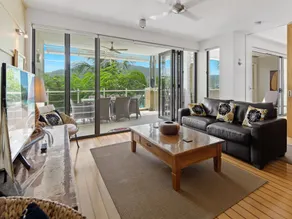 Luxury Marina View Apartment - Image 2
