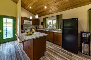 Tropical Island Paradise 2 Bedroom Home by Redawning - Image 4