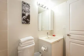 Life Suites Front And Spadina - Image 3