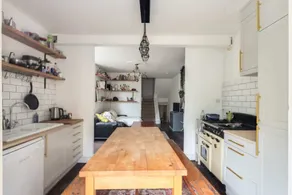 Gorgeous and Vibrant 3 Bedroom Apartment in London - Image 5