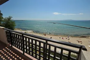 Oasis Hotel - Image 3