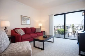Sunshine Suites at 616 St. Paul - Image 4