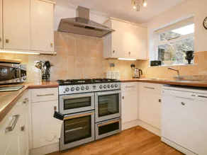 Sunny Corner Cottage - Image 2