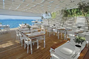 Moyo Luxury Hotel & Beach - Image 2