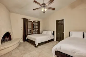 SLS Kathleen Amazing Location with FREE Heated Pool, Spa, Pool Table & - Image 2