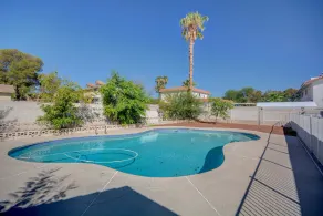 Luxurious 4BR House with Large Pool Near Strip - Image 4