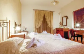 Stunning Home in Houdetsi,heraklio With 6 Bedrooms, Internet and Outdoor Swimming Pool - Image 4
