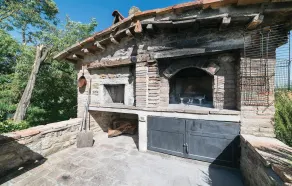 Awesome Home in Città di Castello PG With 6 Bedrooms, Wifi and Outdoor Swimming Pool - Image 2