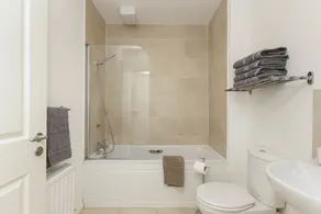 Piazza View Cathedral Quarter Apartment - Image 4