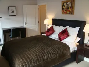 Oxford Serviced Apartments - Waterways - Image 2