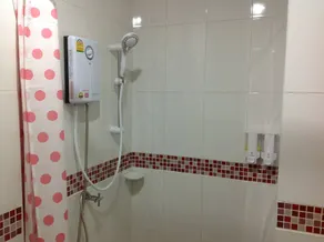 Beehive Patong Hostel - Image 2