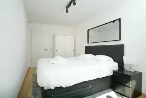 2BR Apt 100 m2 w Terrace Garden & Pkg - Image 3
