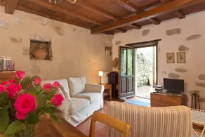 Charming 1 bed Cottage in the Lucca Countryside - Image 2
