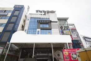 Sree Chandana Hotel by OYO Rooms - Image 4