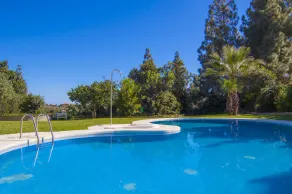 Spacious 2 Bed Apartment in Calahonda - Image 5