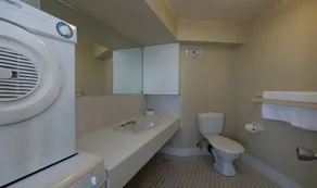 Aloha Apartments - Image 4