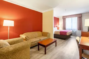 Econo Lodge Inn & Suites - Image 2