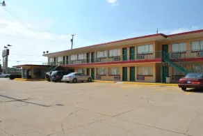 Travel Inn Motel - Image 5