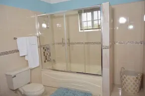 Marvettes Hideaway - Image 2